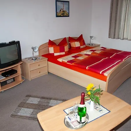 Doppelzimmer-mit-gemeinschaftsbad-fuer-2-personen-fuer-die-stoertebeker-festspiele-h3zi2 Gross Banzelvitz